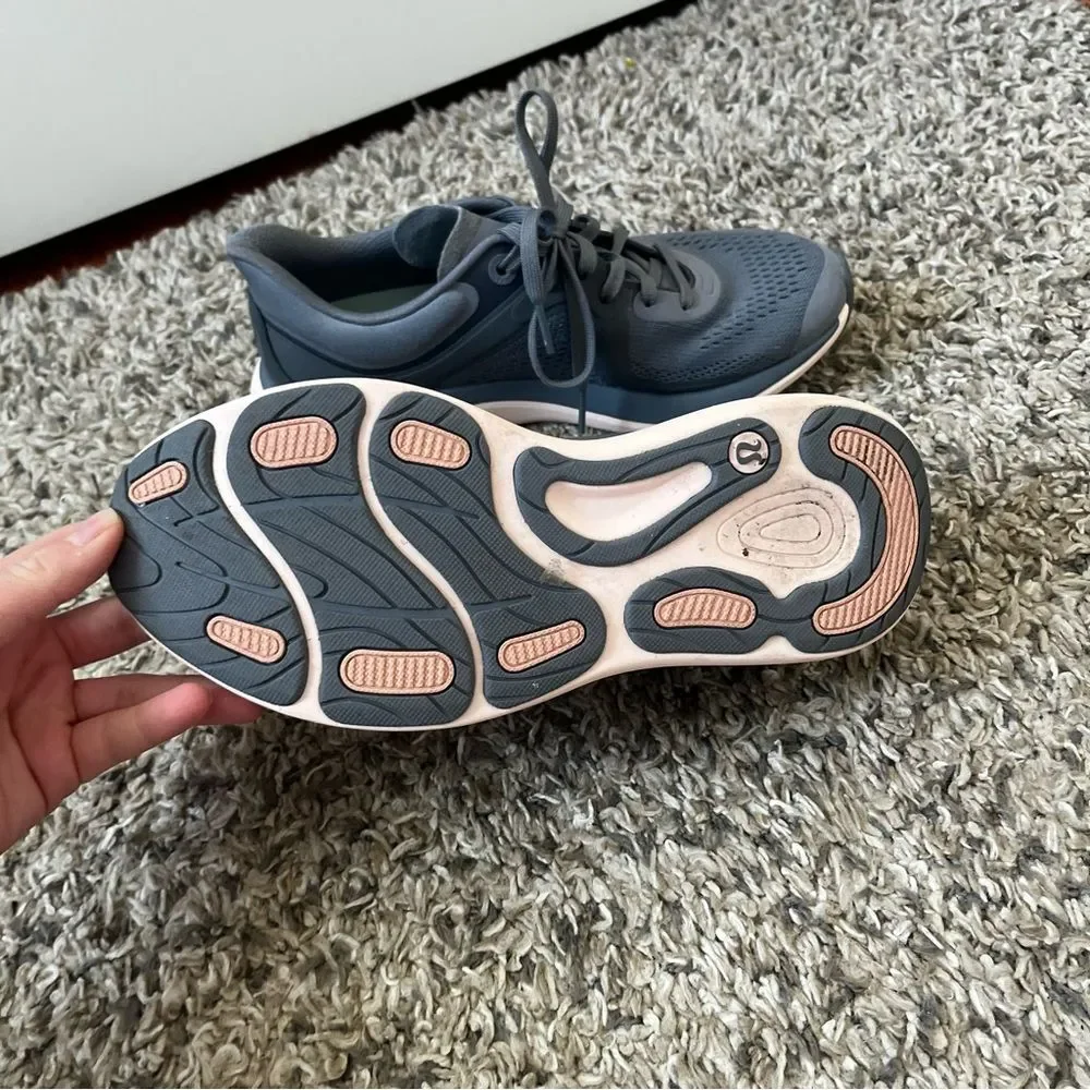 Lululemon grey chargefeel low size 8